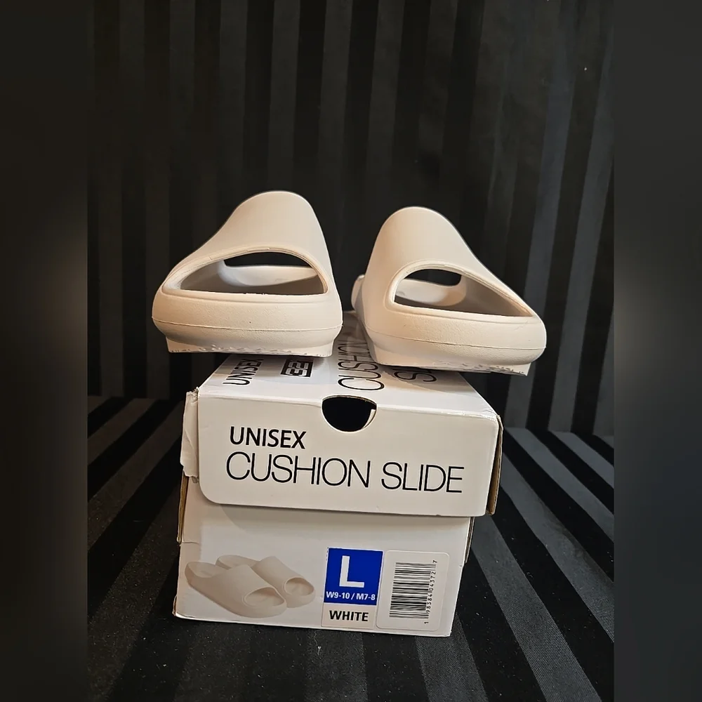 XS Or Large 32° Cool Cushion Slides White Easy Clean EVA Shower Shoes - Picture 8 of 11